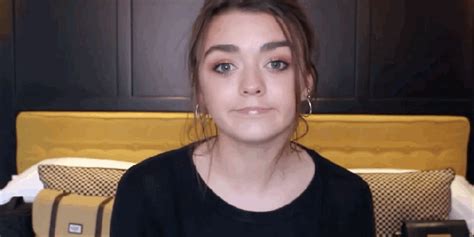 Maisie Williams Gifs